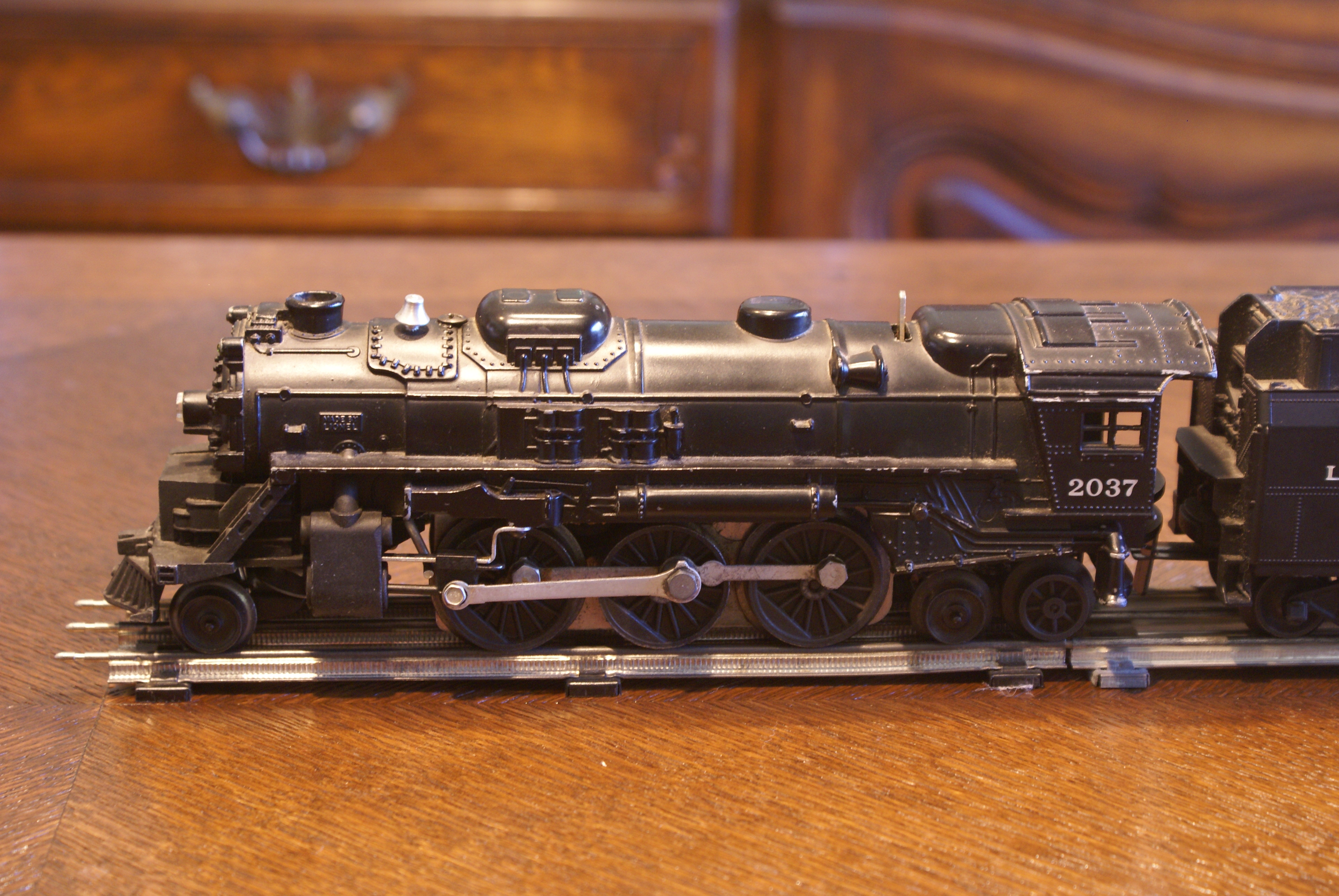 vintage-lionel-model-train-o27-scale-black-steam-engine-tender