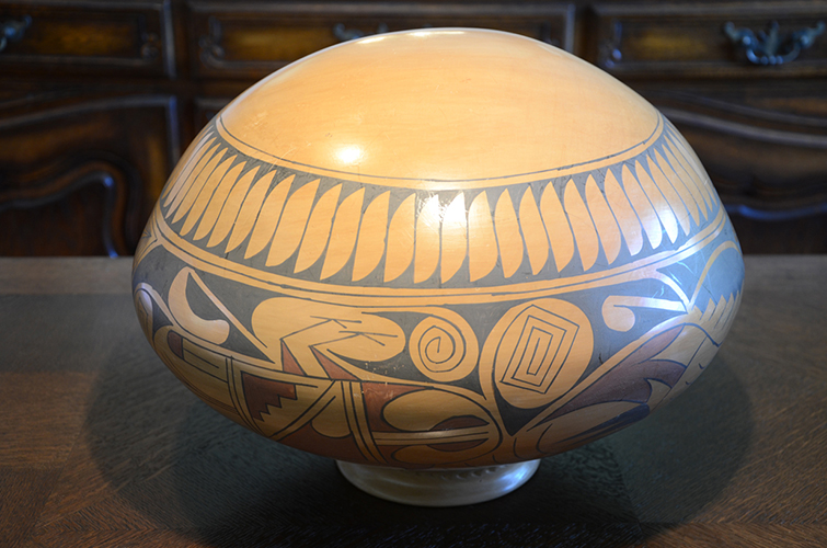 Mexican Mata Ortiz Clay Pottery Vase by Daniel Gonzalez Geometric Design Pattern
